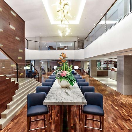 Hilton Kota Kinabalu Ξενοδοχείο Εξωτερικό φωτογραφία The interior of the lounge