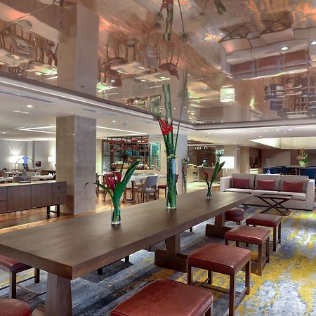Hilton Kota Kinabalu Ξενοδοχείο Εξωτερικό φωτογραφία The lobby of the hotel
