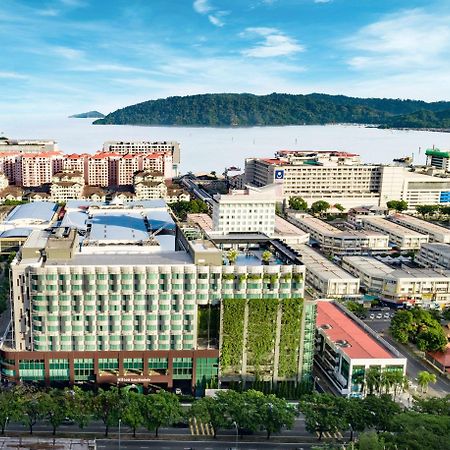 Hilton Kota Kinabalu Ξενοδοχείο Εξωτερικό φωτογραφία Aerial view of the hospital