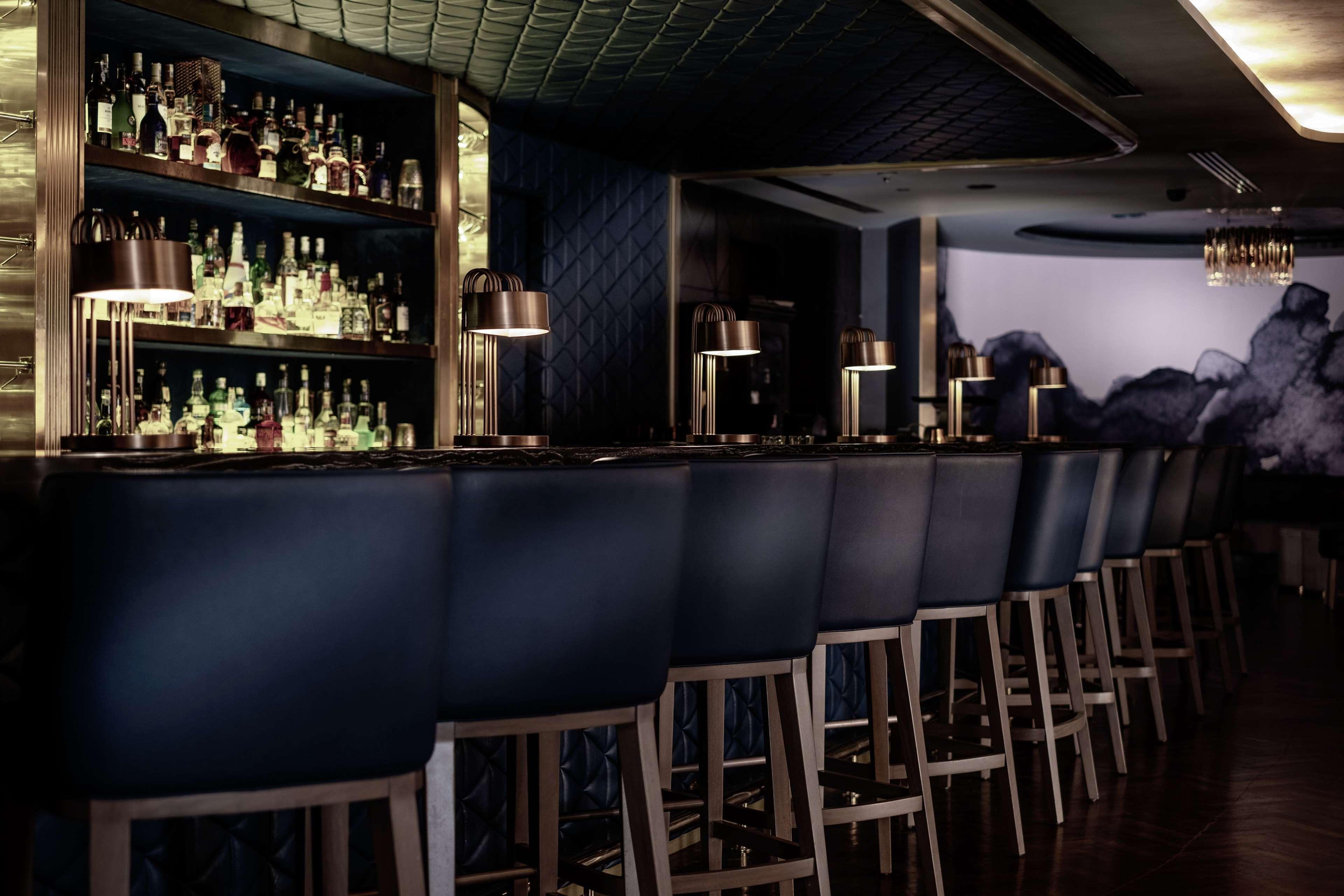 Hilton Kota Kinabalu Ξενοδοχείο Εξωτερικό φωτογραφία The bar at the 1900