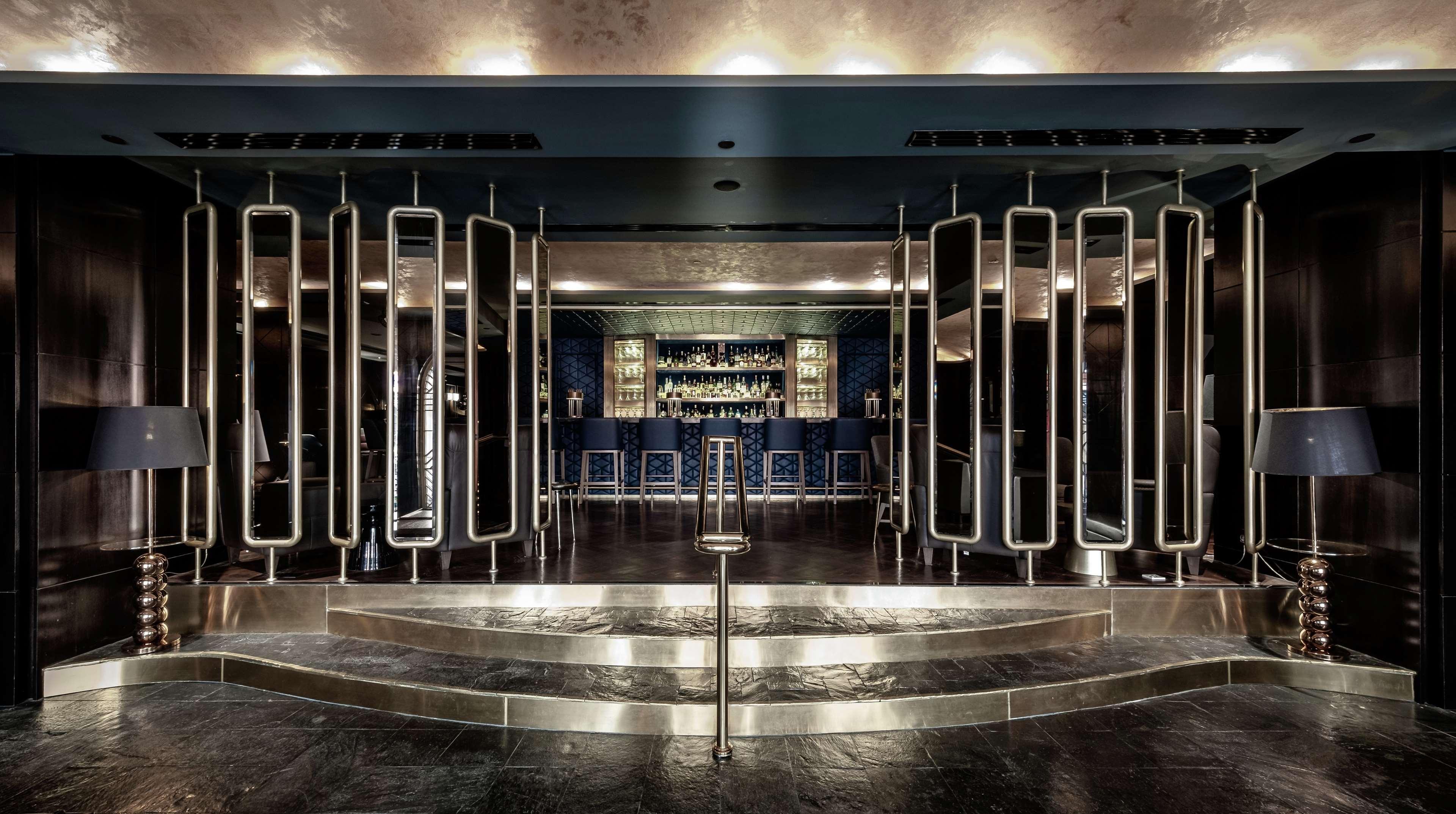 Hilton Kota Kinabalu Ξενοδοχείο Εξωτερικό φωτογραφία The bar at the London Edition