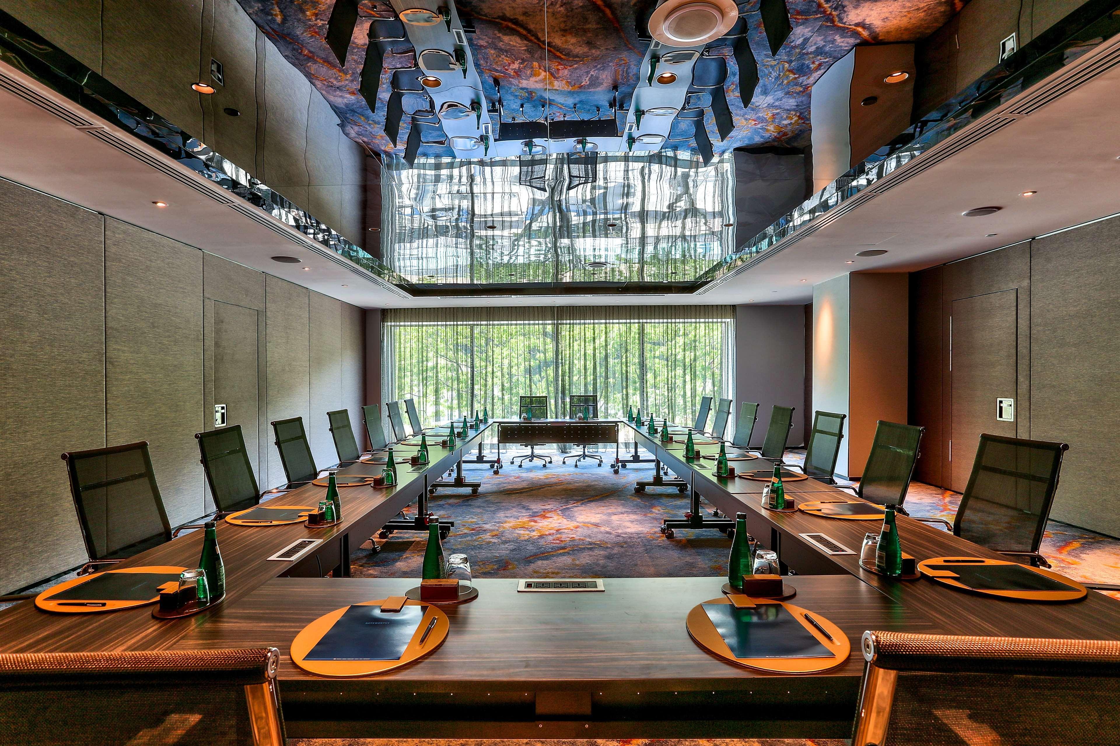 Hilton Kota Kinabalu Ξενοδοχείο Εξωτερικό φωτογραφία Meeting room at the Mandarin Oriental, Munich