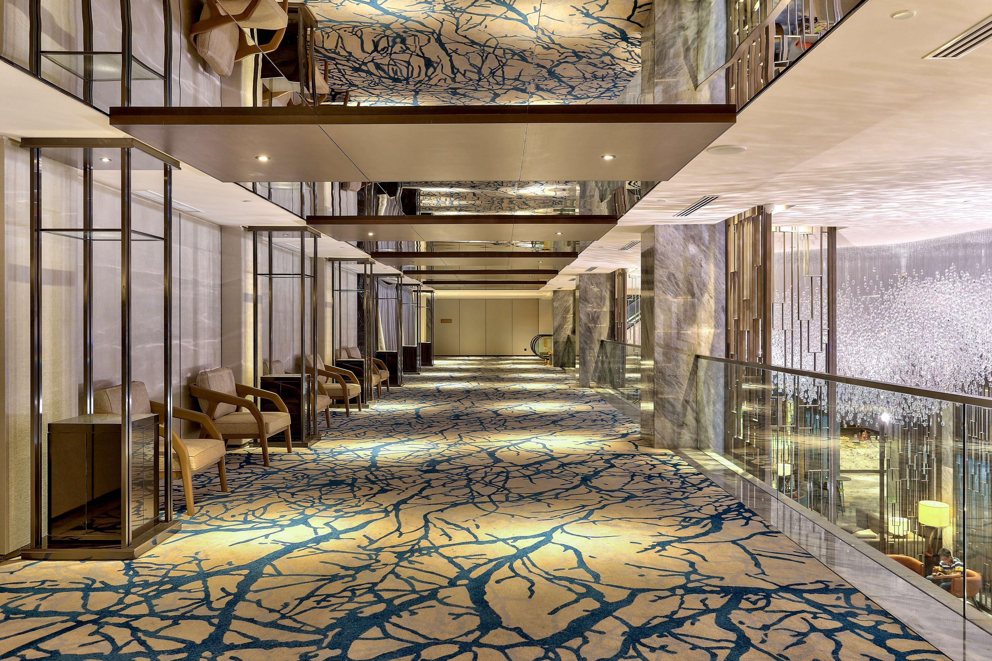 Hilton Kota Kinabalu Ξενοδοχείο Εξωτερικό φωτογραφία The interior of the hotel