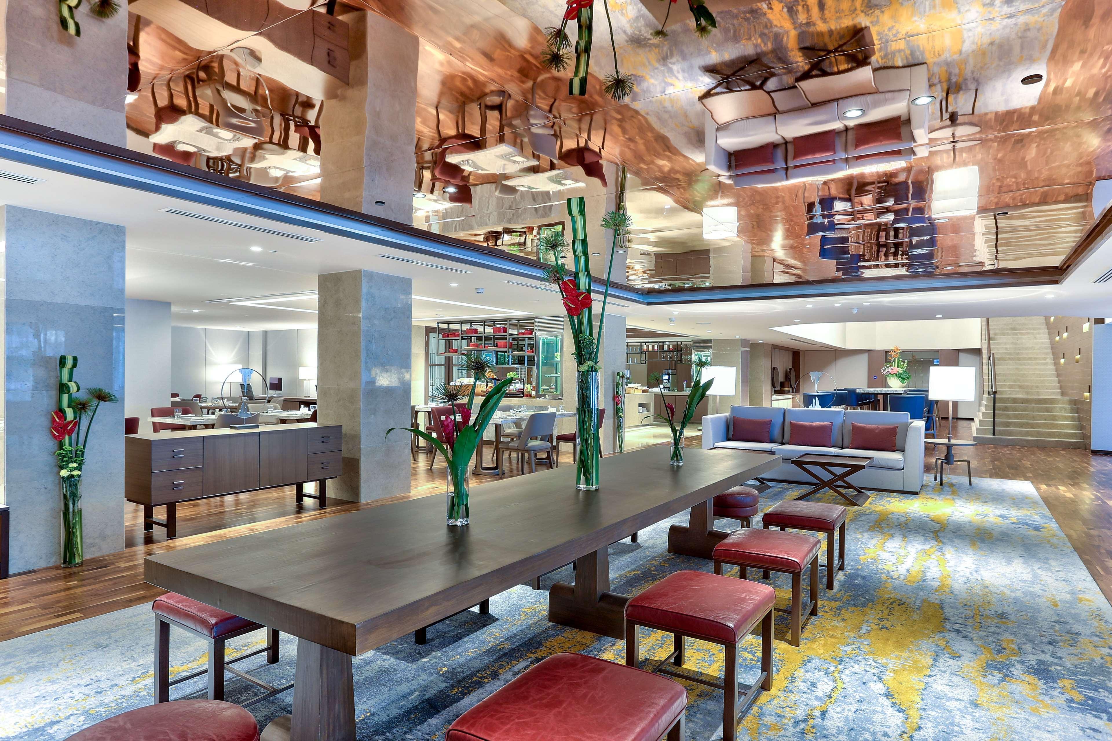 Hilton Kota Kinabalu Ξενοδοχείο Εξωτερικό φωτογραφία The lobby of the hotel