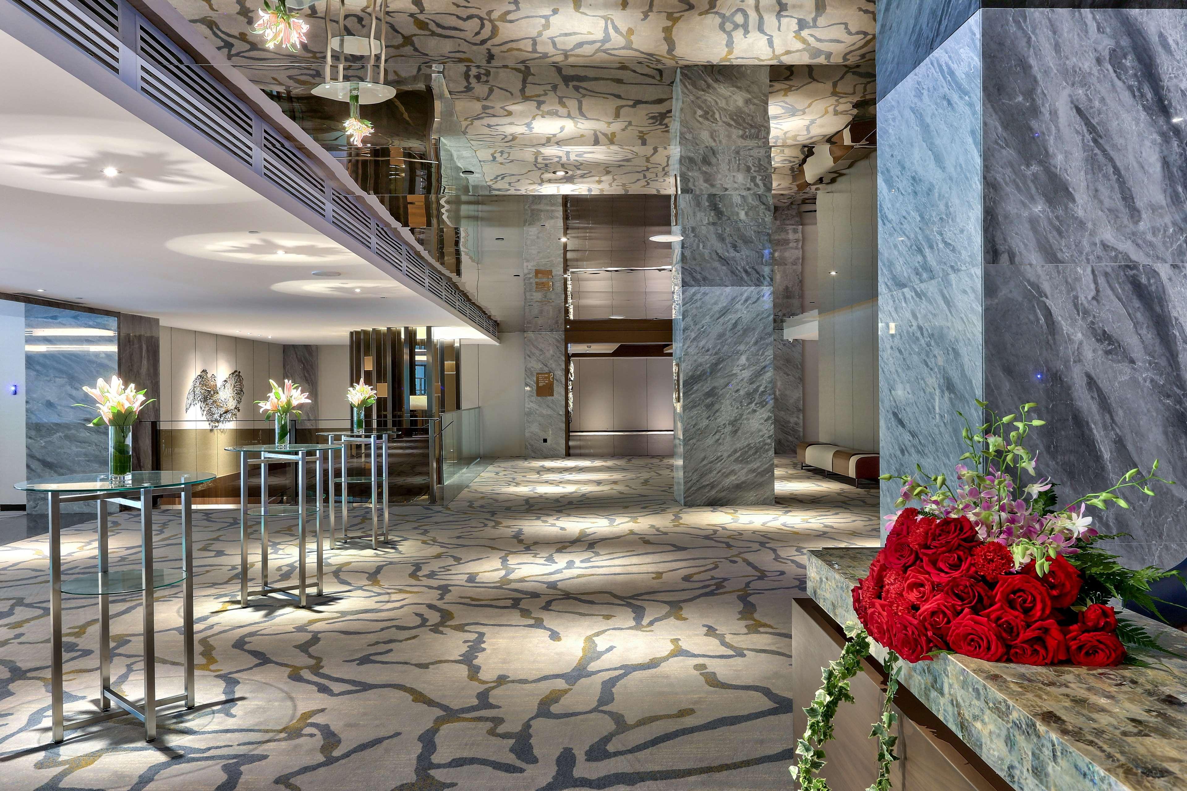Hilton Kota Kinabalu Ξενοδοχείο Εξωτερικό φωτογραφία The lobby