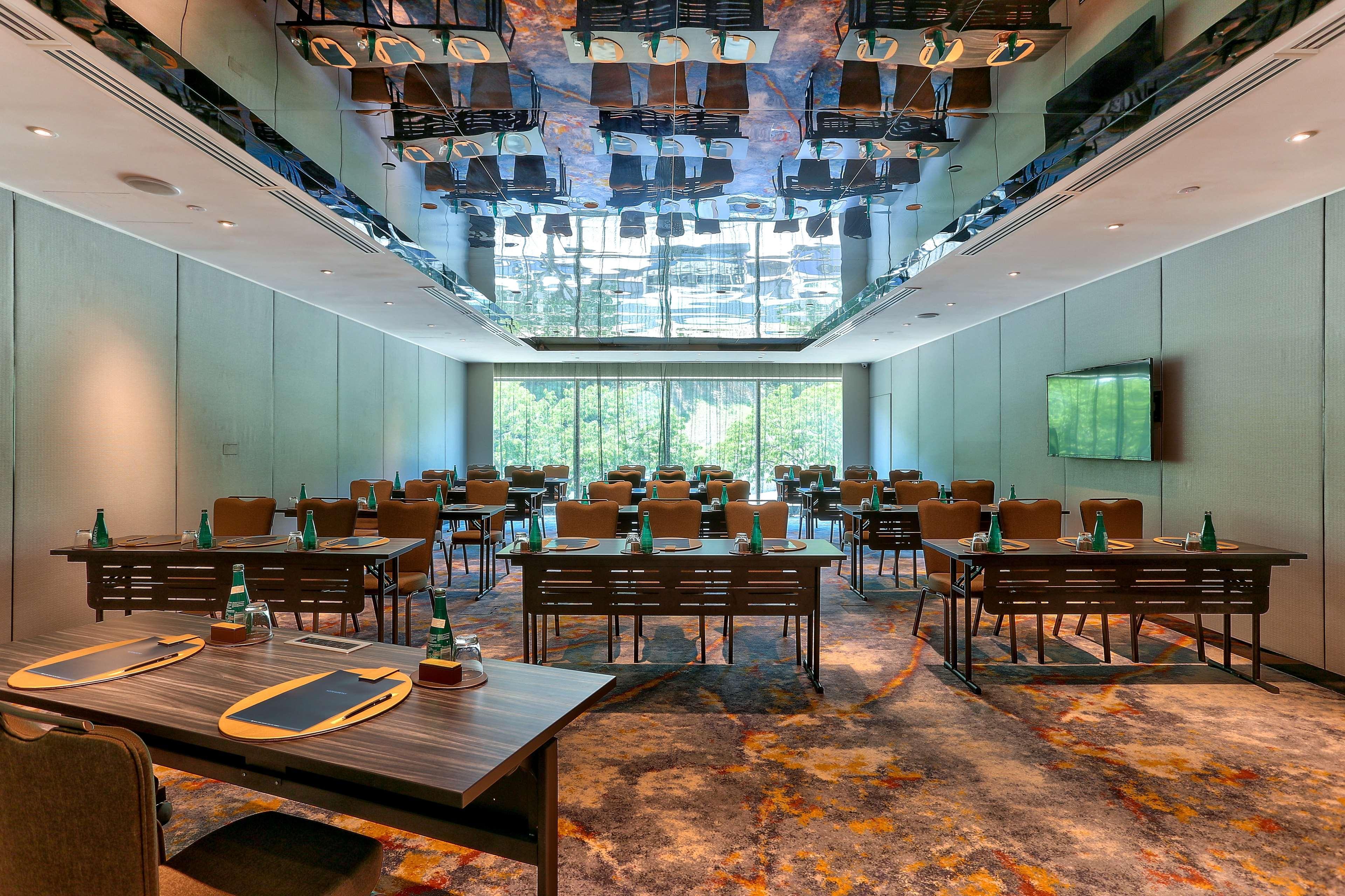 Hilton Kota Kinabalu Ξενοδοχείο Εξωτερικό φωτογραφία Meeting room at the hotel