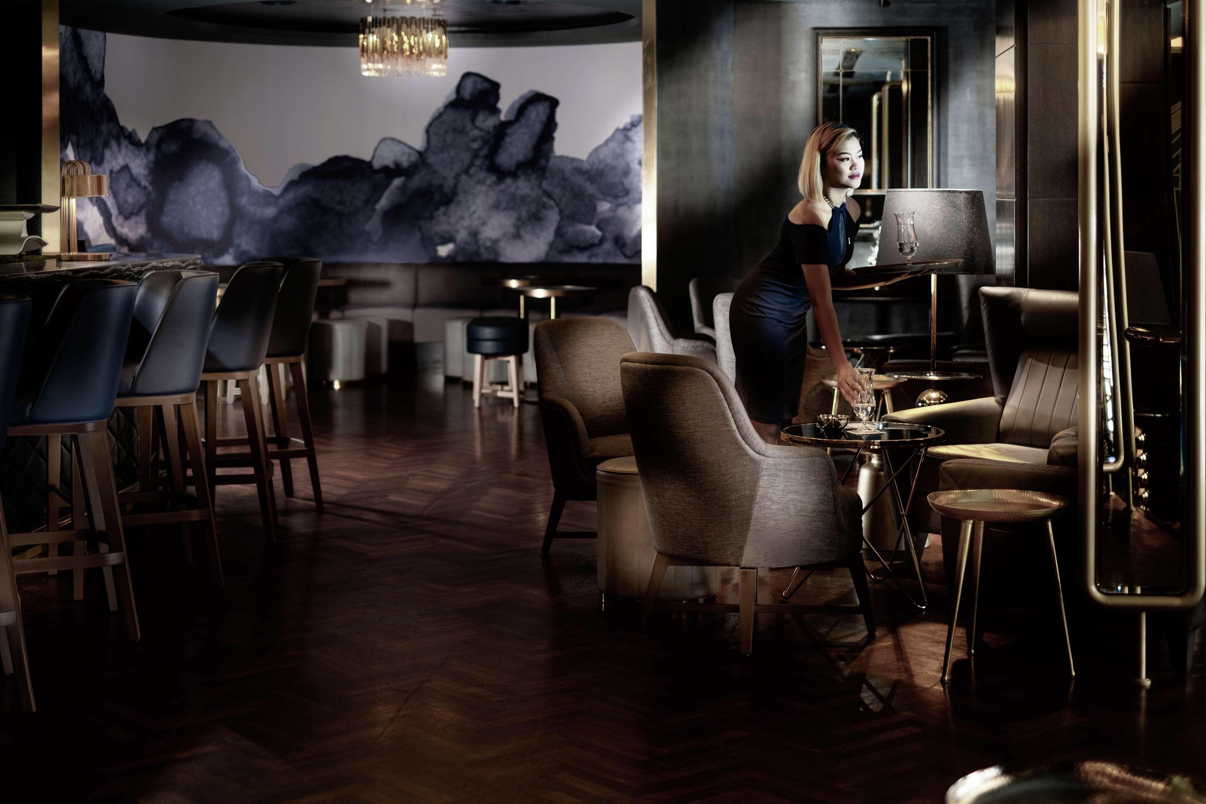 Hilton Kota Kinabalu Ξενοδοχείο Εξωτερικό φωτογραφία The interior of the bar