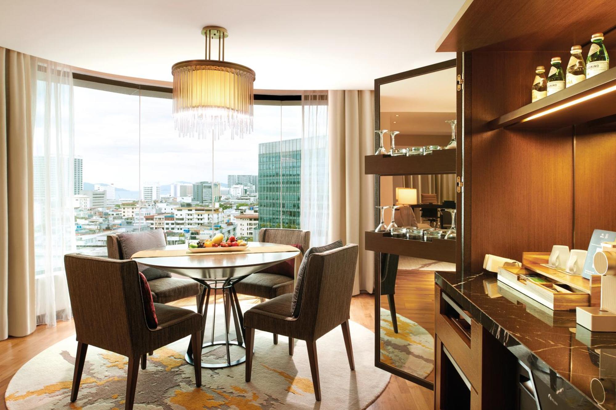 Hilton Kota Kinabalu Ξενοδοχείο Εξωτερικό φωτογραφία A dining room