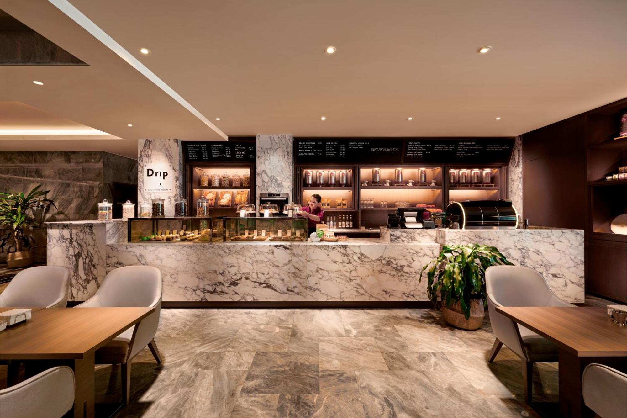 Hilton Kota Kinabalu Ξενοδοχείο Εξωτερικό φωτογραφία The interior of the new lounge