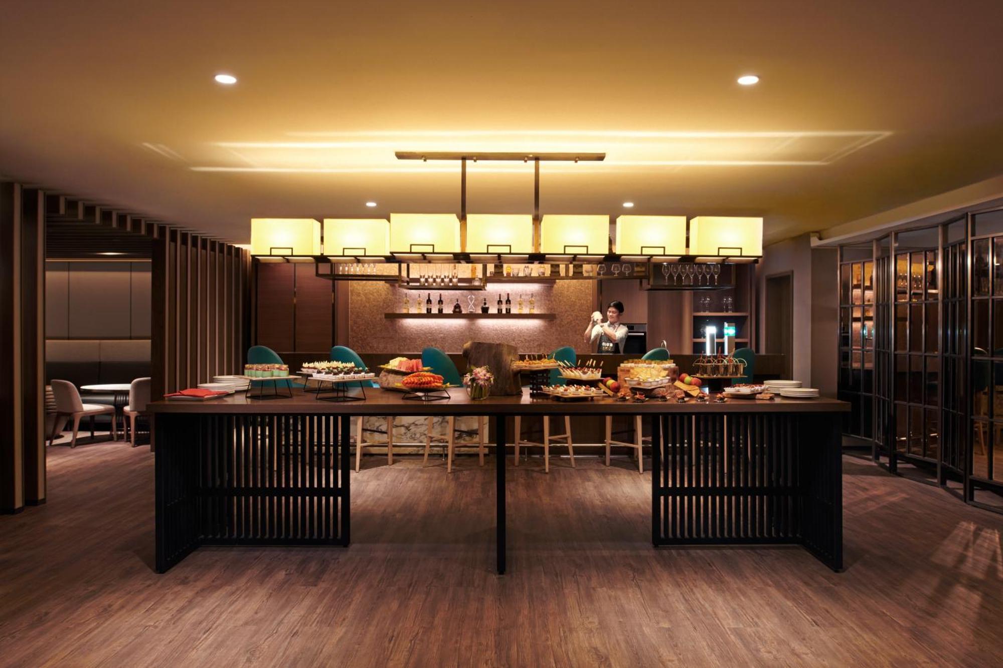 Hilton Kota Kinabalu Ξενοδοχείο Εξωτερικό φωτογραφία The lounge at Changi Airport
