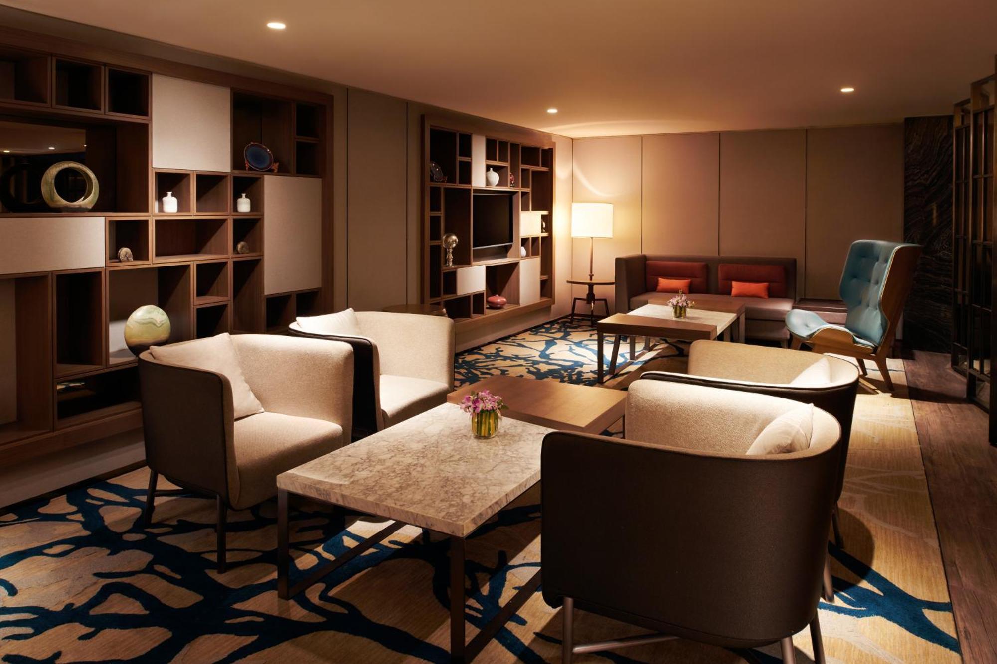 Hilton Kota Kinabalu Ξενοδοχείο Εξωτερικό φωτογραφία The Club lounge at Hong Kong International Airport