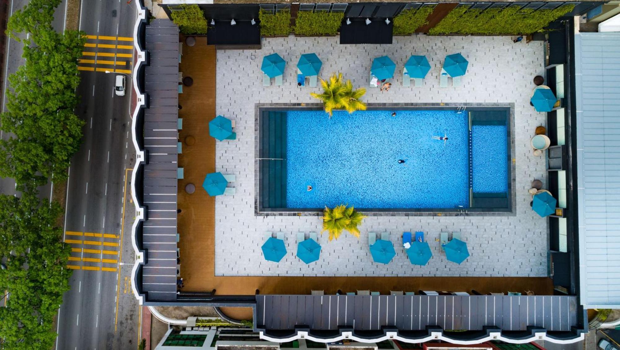Hilton Kota Kinabalu Ξενοδοχείο Εξωτερικό φωτογραφία Aerial view of the pool