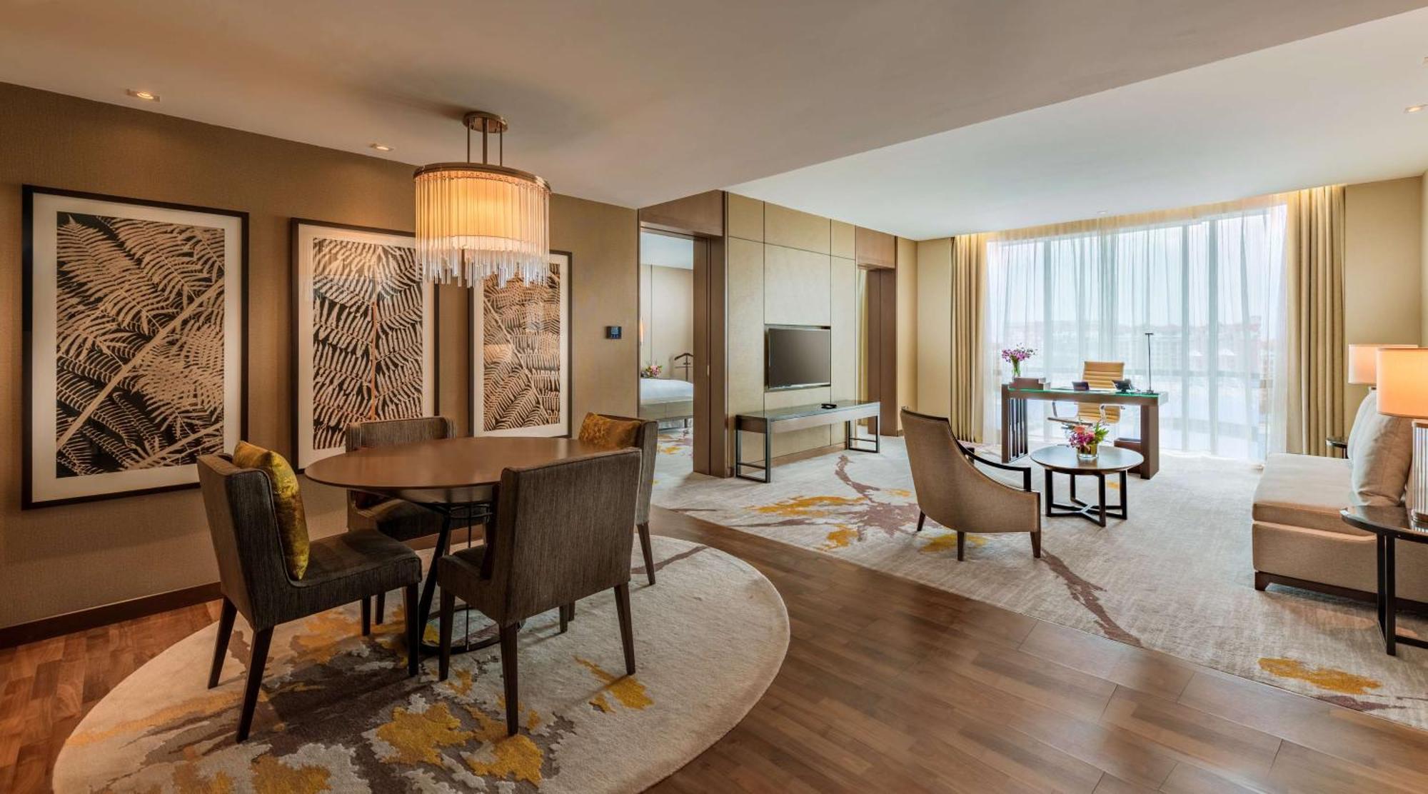 Hilton Kota Kinabalu Ξενοδοχείο Εξωτερικό φωτογραφία A suite at the hotel