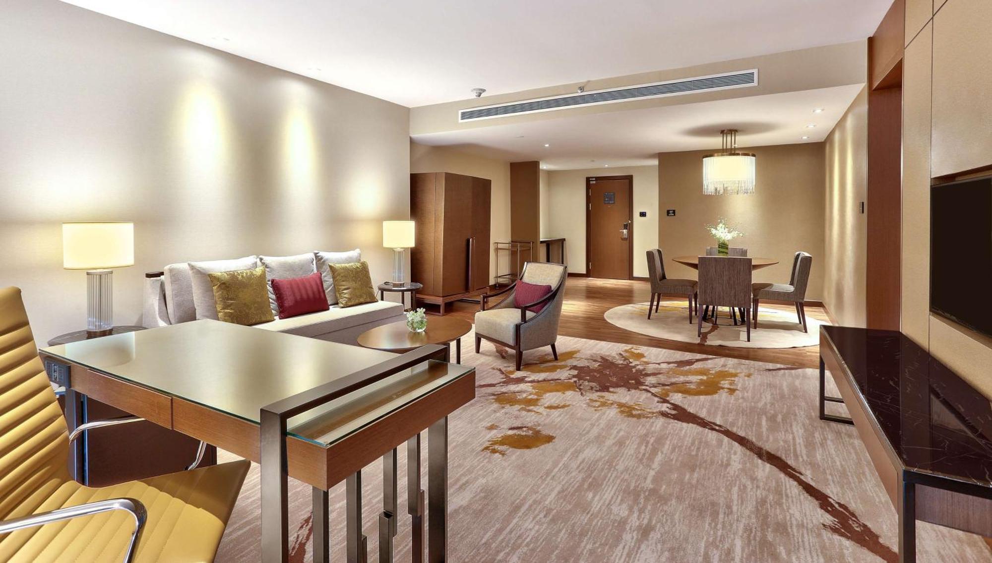 Hilton Kota Kinabalu Ξενοδοχείο Εξωτερικό φωτογραφία A suite at the hotel